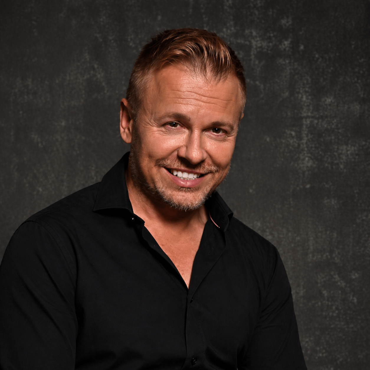 Dr. Péterfy Ádám Axel ügyvéd portré / partnerkép
